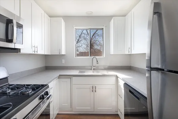 $1,695 | 708 65th Street, Unit 5, Westmont, IL 60559