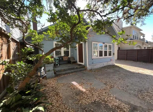 $1,350 | 3403 Yupon Street, Unit 2, Houston, TX 77006