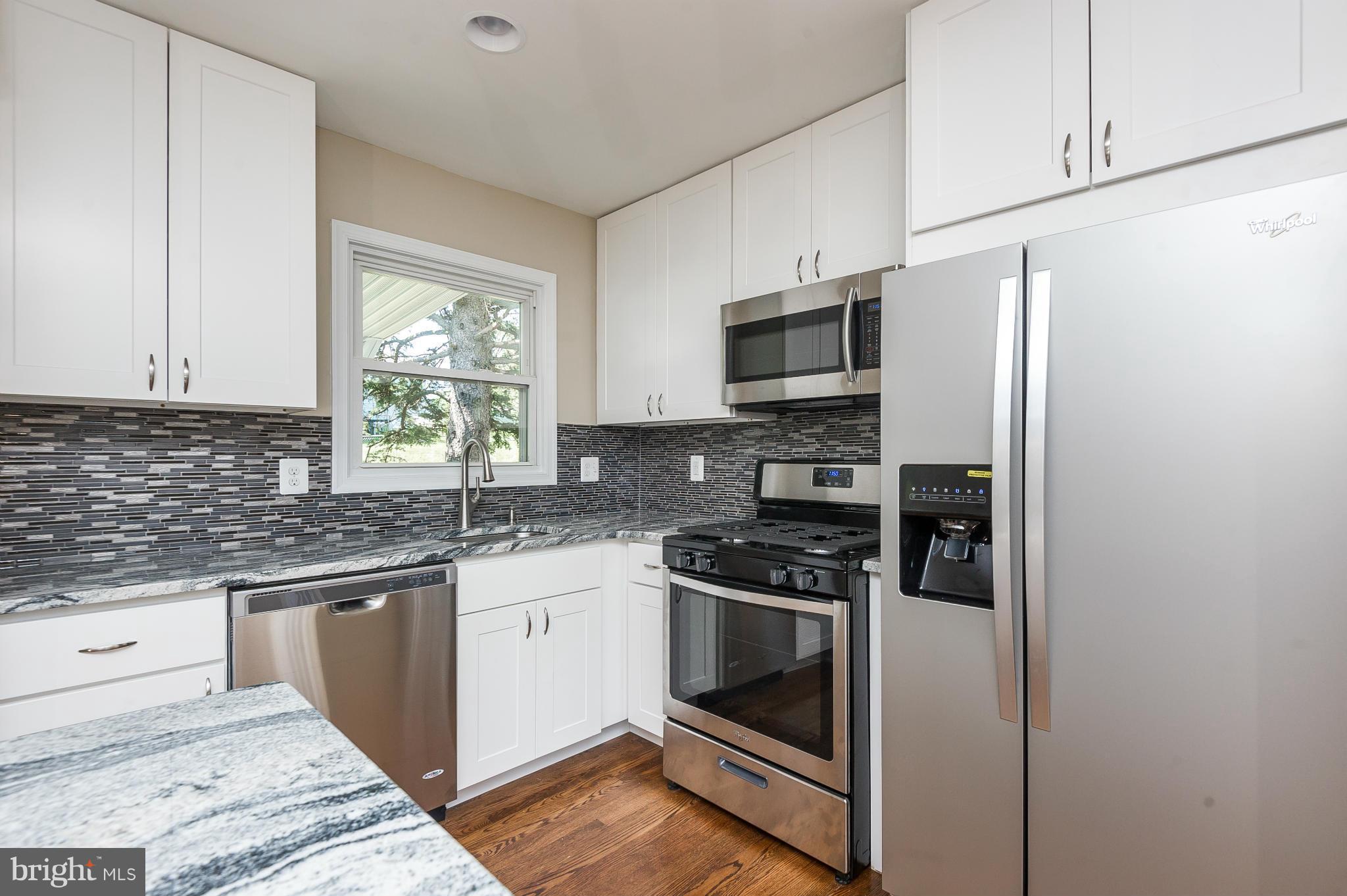 7301 Dooman Road Baltimore, MD 21244 - Photo 11 of 27 Kitchen