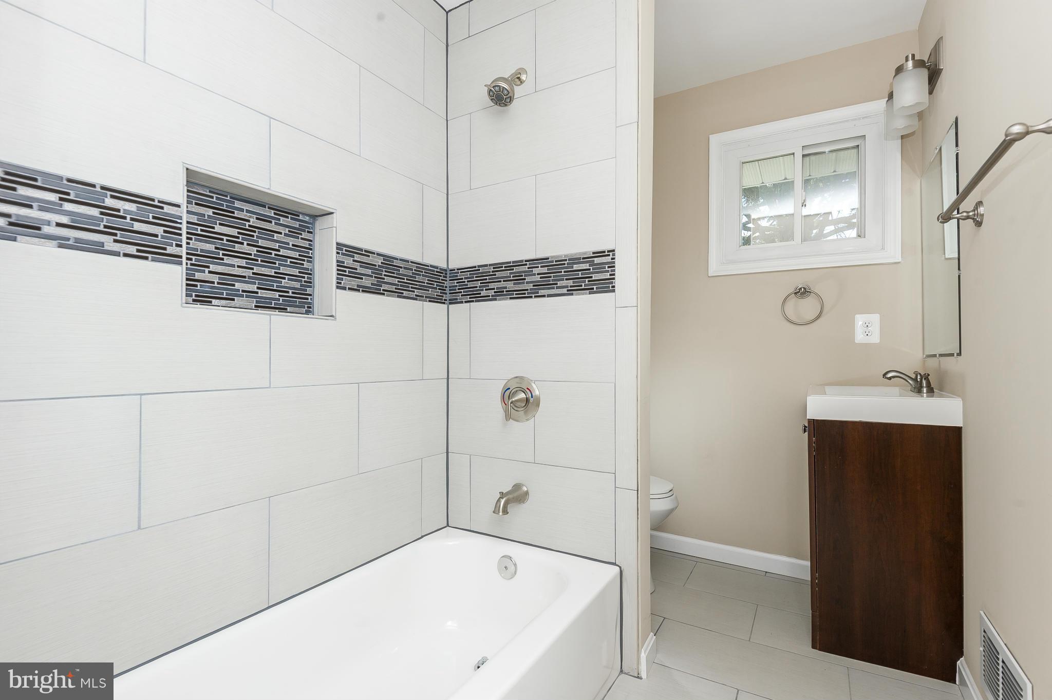 7301 Dooman Road Baltimore, MD 21244 - Photo 16 of 27 Bath