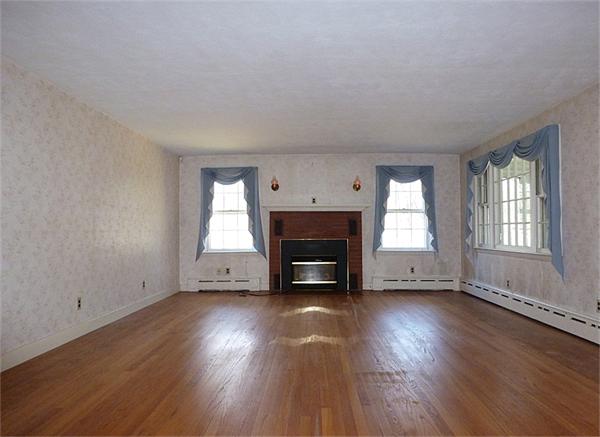 407 Springfield Street Palmer, MA 01069 - Photo 3 of 18 Gallery Image 3