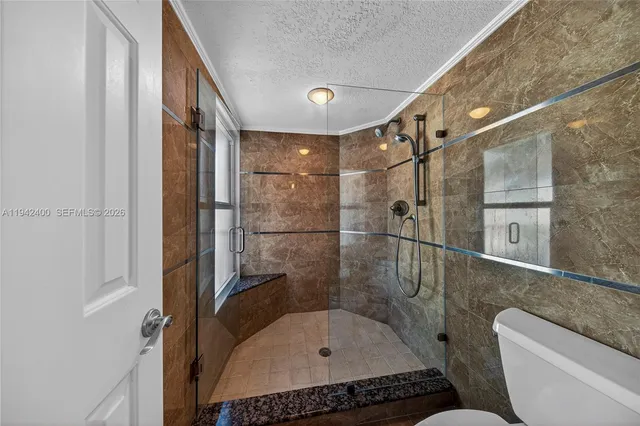 a view of an house with backyard and swimming pool