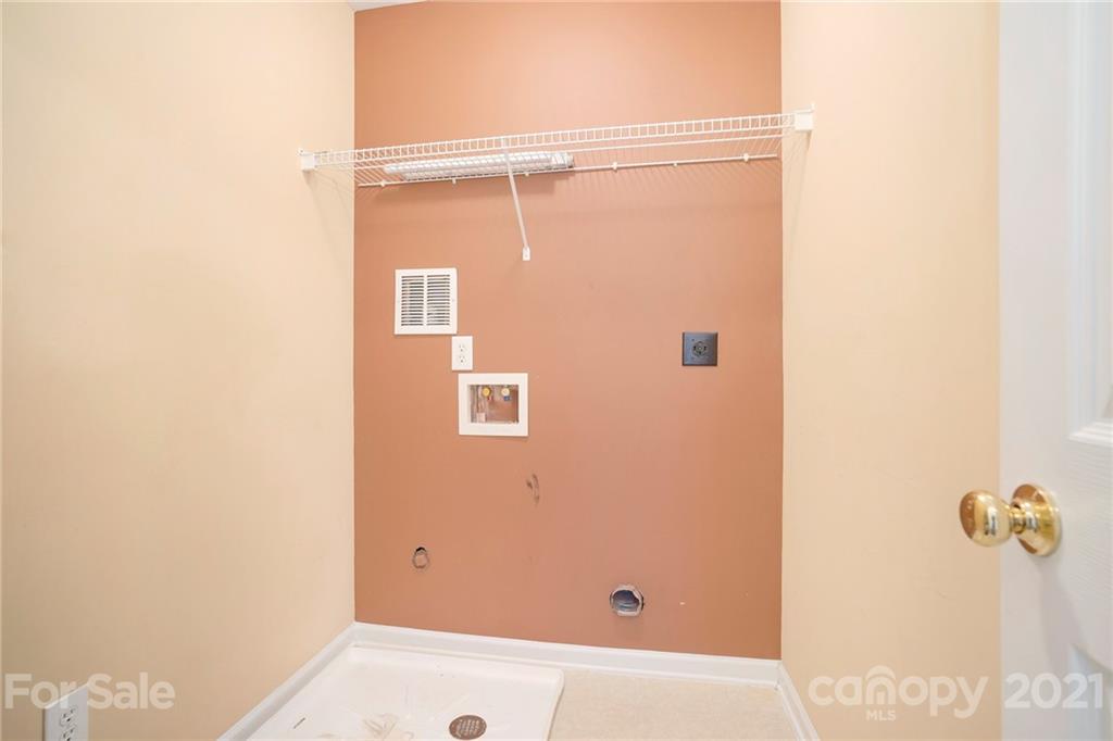 10621 Fuller Ridge Circle Charlotte, NC 28270 - Photo 18 of 32 a bathroom with a shower