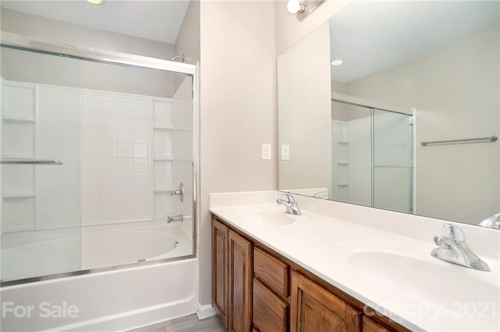 10621 Fuller Ridge Circle Charlotte, NC 28270 - Photo 25 of 32 a bathroom with a tub sink and mirror