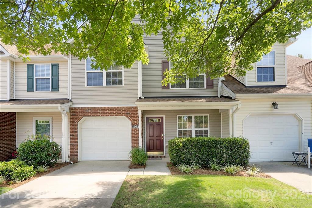 10621 Fuller Ridge Circle Charlotte, NC 28270 - Photo 26 of 32 front view of a house and a yard