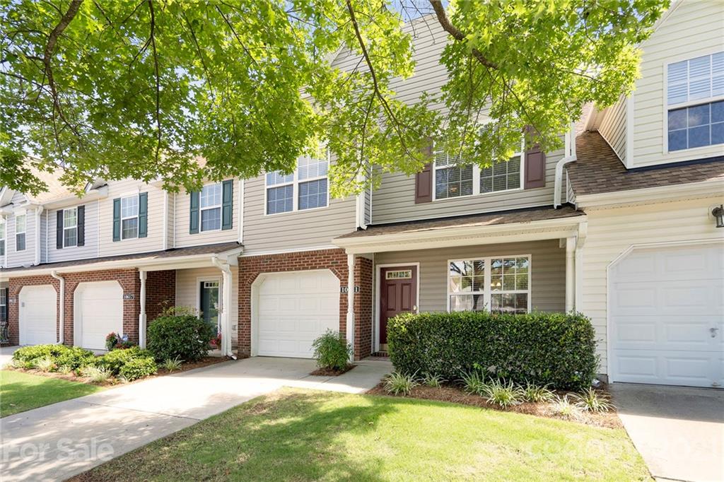 10621 Fuller Ridge Circle Charlotte, NC 28270 - Photo 27 of 32 front view of a house