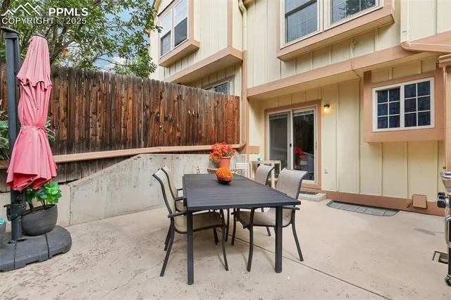 a view of a dinning table and chairs in patio