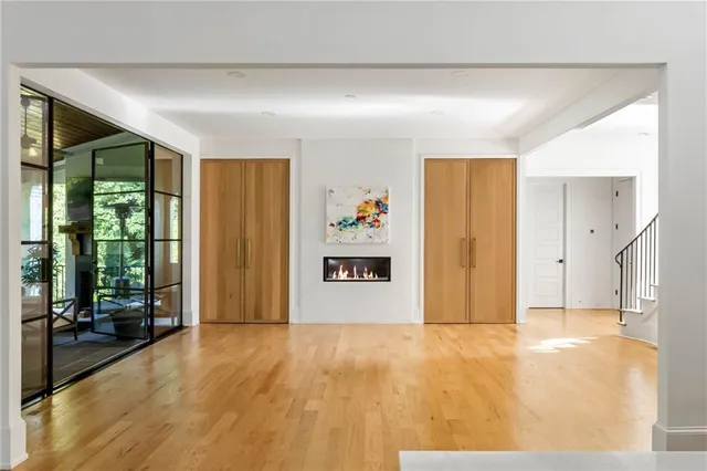 a view of a patio with table and chairs with wooden floor and fence