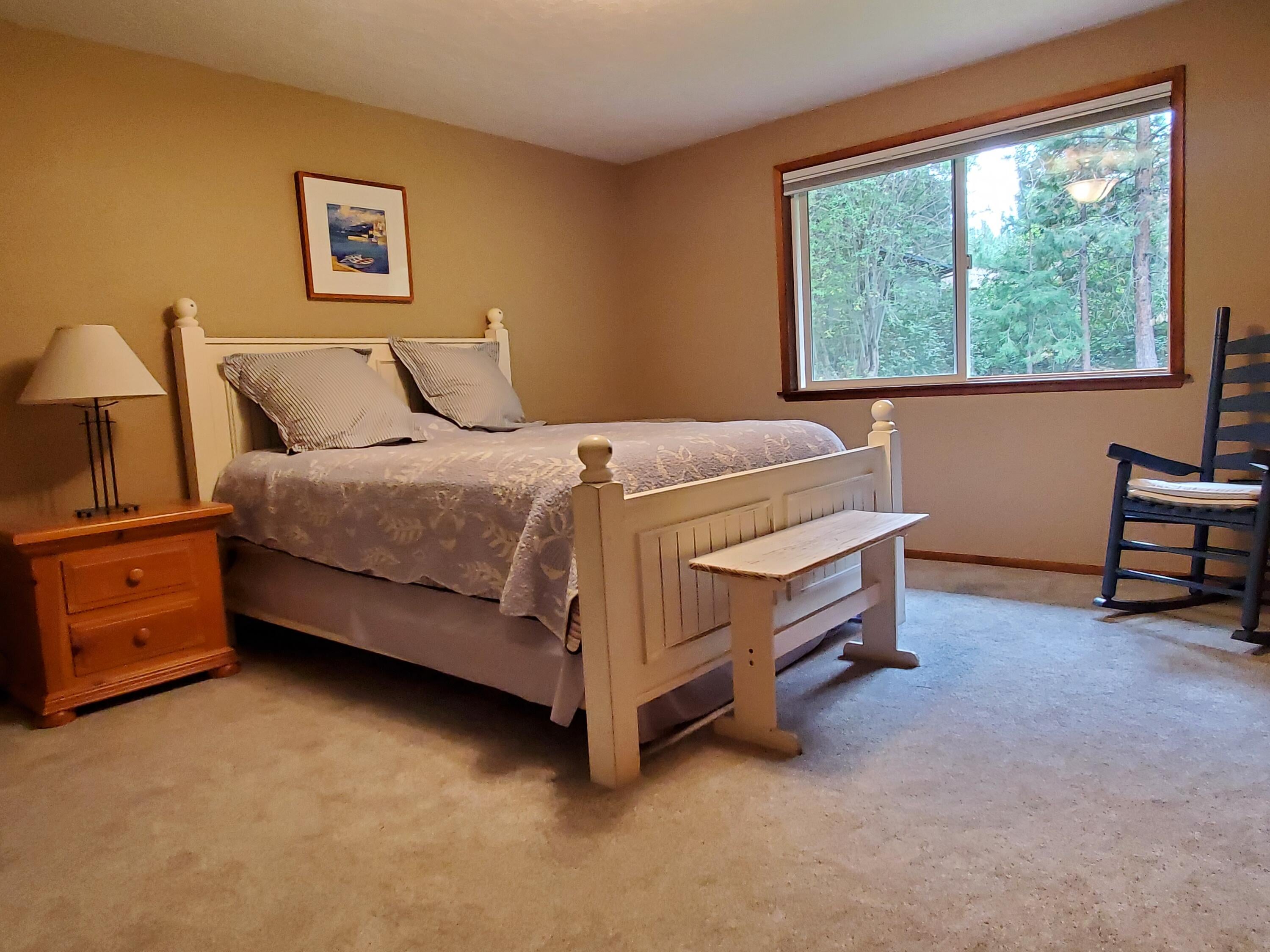 20397 Strawline Road Bend, OR 97702 - Photo 15 of 25 Large primary bedroom