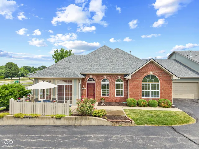 $319,900 | 2815 Grandview Lane, Greenwood, IN 46143