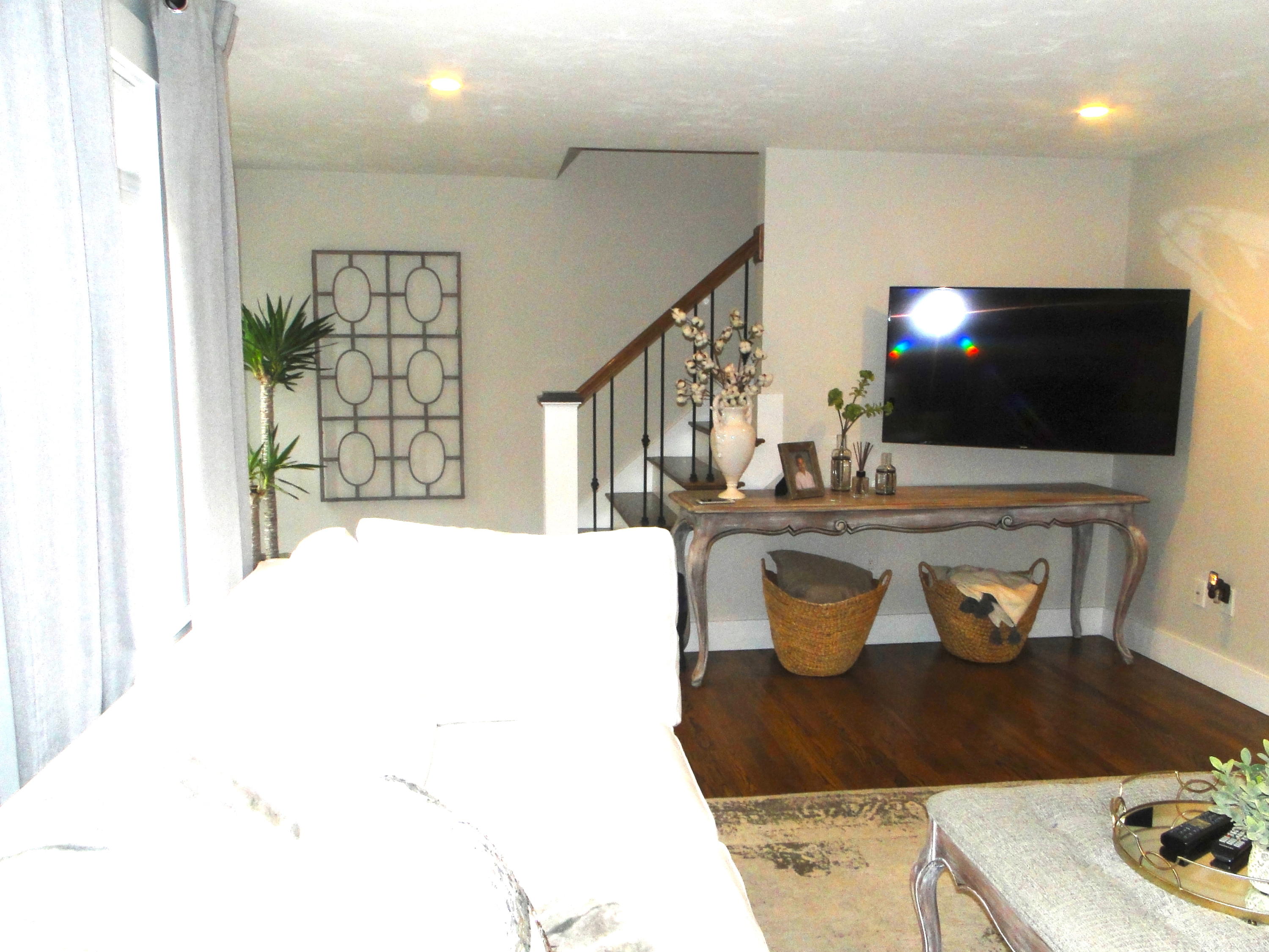 30 Brewster Road Mashpee, MA 02649 - Photo 20 of 58 a living room with furniture and a flat screen tv