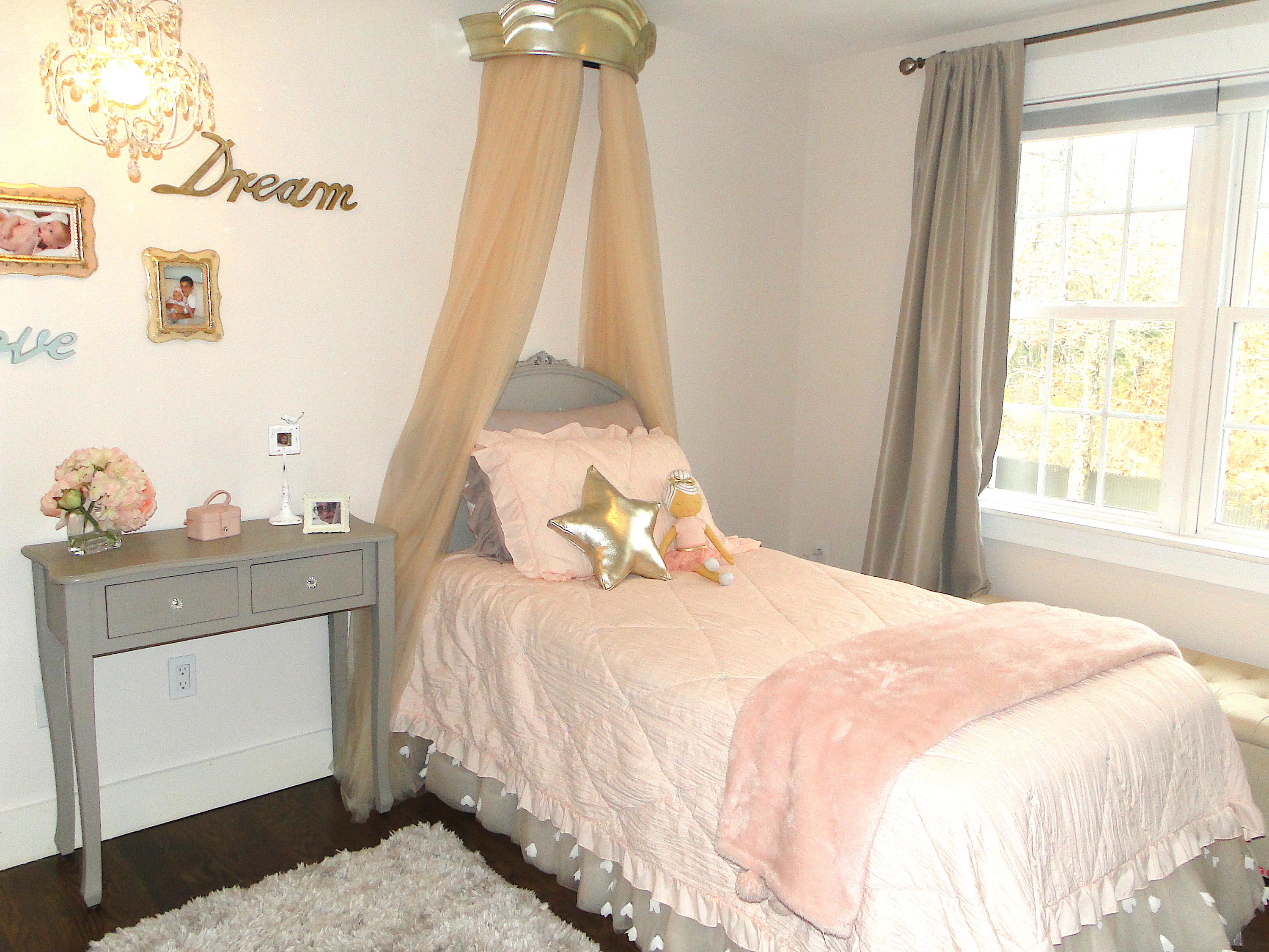 30 Brewster Road Mashpee, MA 02649 - Photo 31 of 58 a bedroom with a bed and a window