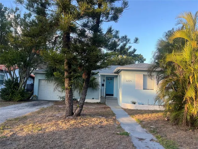 $2,200 | 3225 32nd Avenue North, St. Petersburg, FL 33713