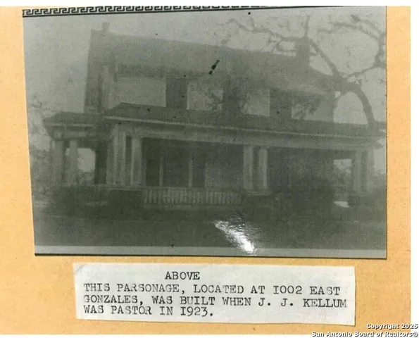 $330,000 | 1002 East Gonzales Street, Yoakum, TX 77995