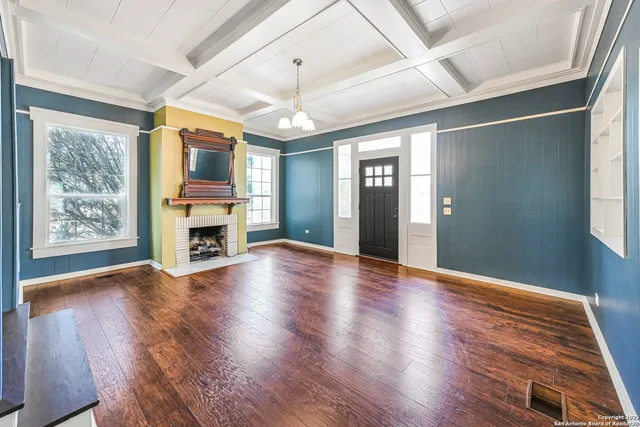 a view of livingroom with hardwood floor and ceiling fan