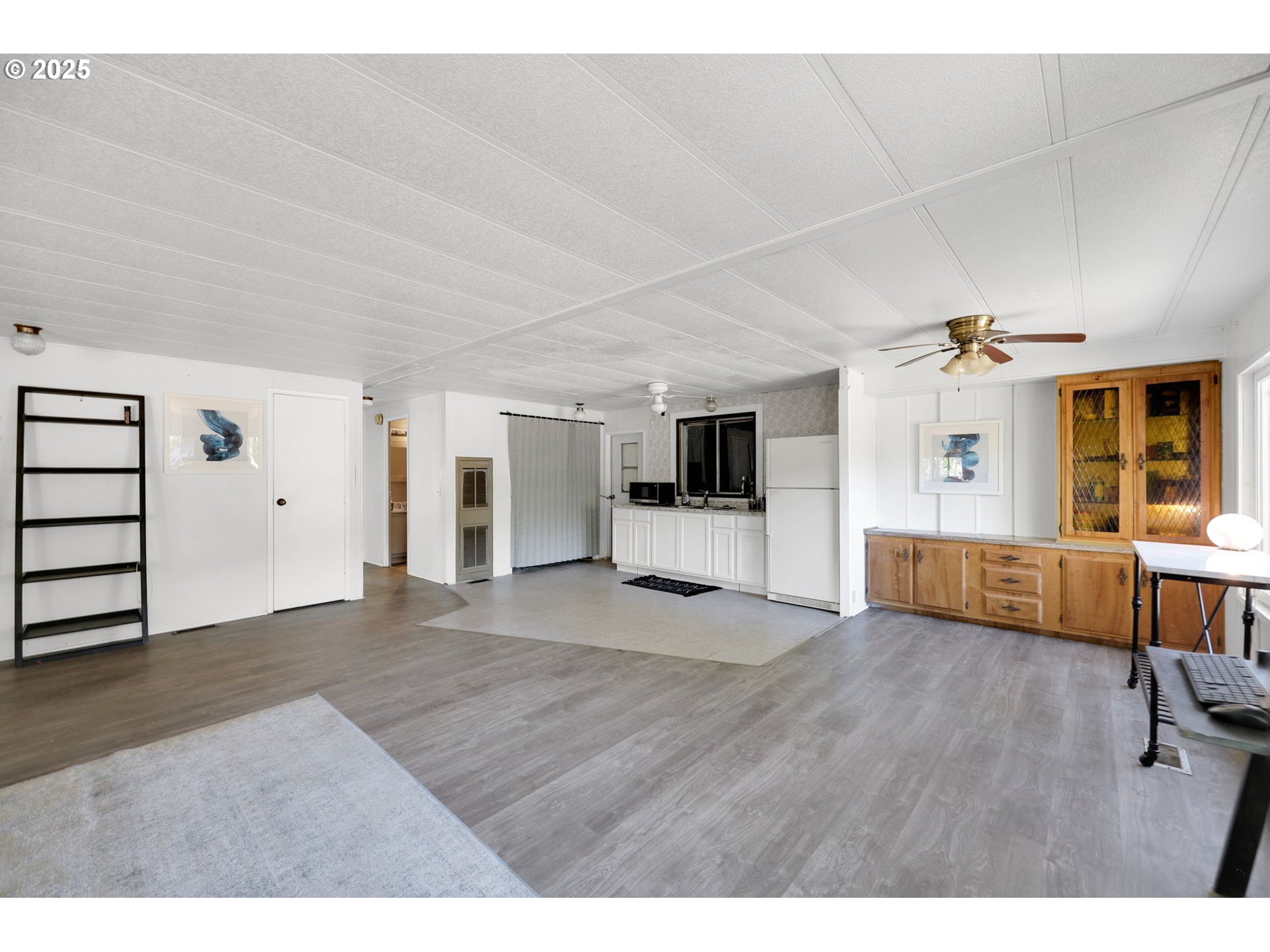 31145 Kenady Lane Cottage Grove, OR 97424 - Photo 17 of 47 a view of a livingroom with furniture and a kitchen area