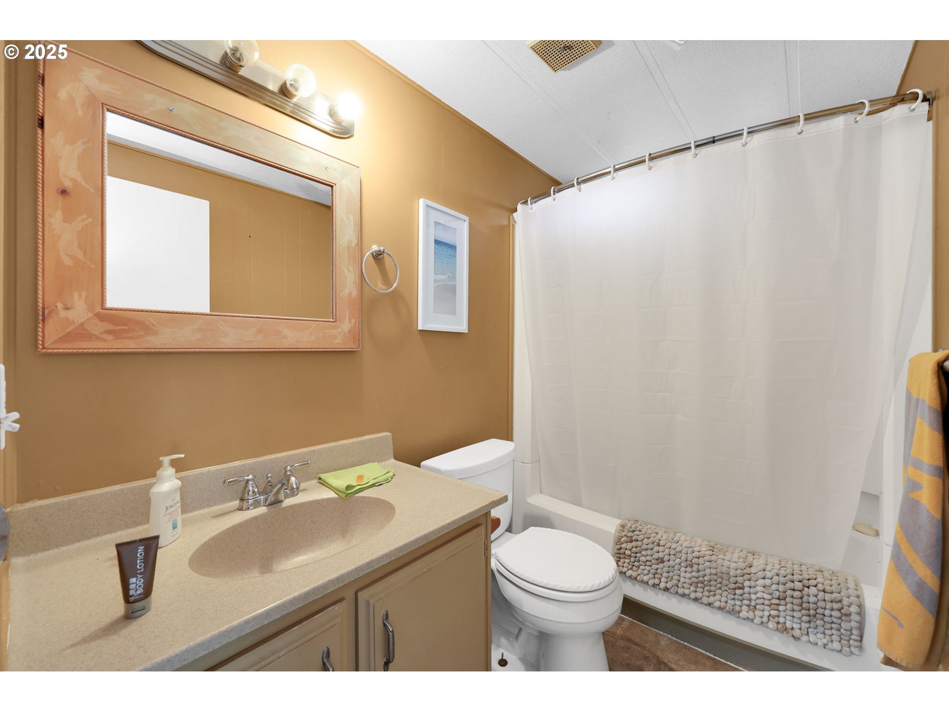 31145 Kenady Lane Cottage Grove, OR 97424 - Photo 19 of 47 a bathroom with a sink and a mirror