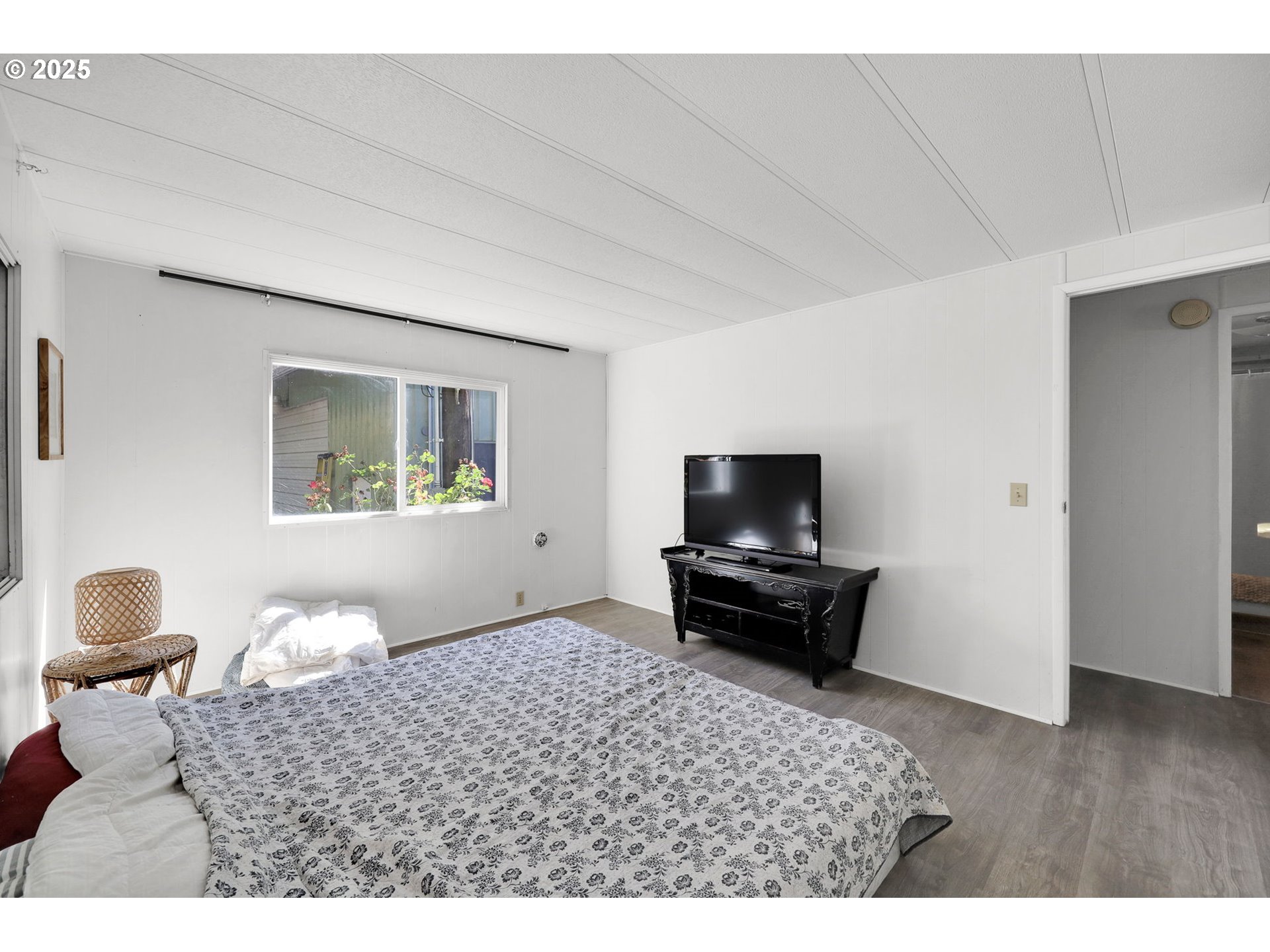 31145 Kenady Lane Cottage Grove, OR 97424 - Photo 23 of 47 a living room with furniture and a flat screen tv