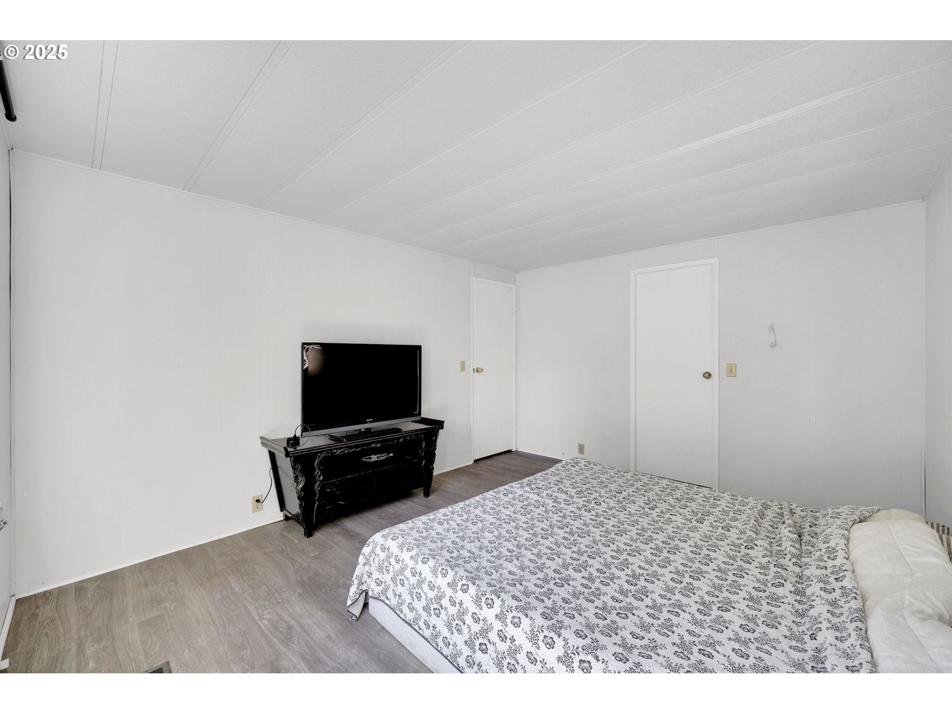 31145 Kenady Lane Cottage Grove, OR 97424 - Photo 24 of 47 a bedroom with a bed and television