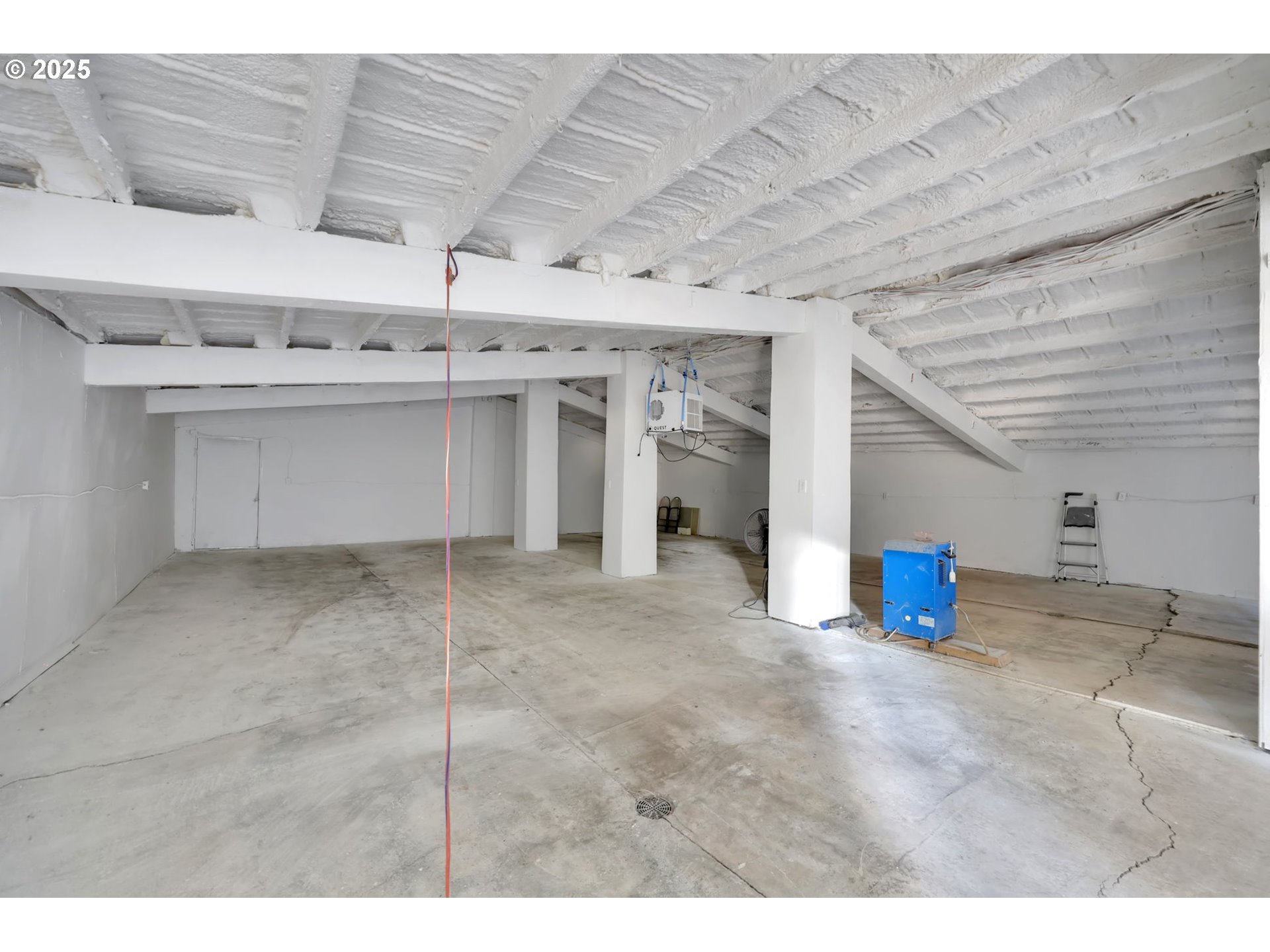 31145 Kenady Lane Cottage Grove, OR 97424 - Photo 33 of 47 a view of an empty room