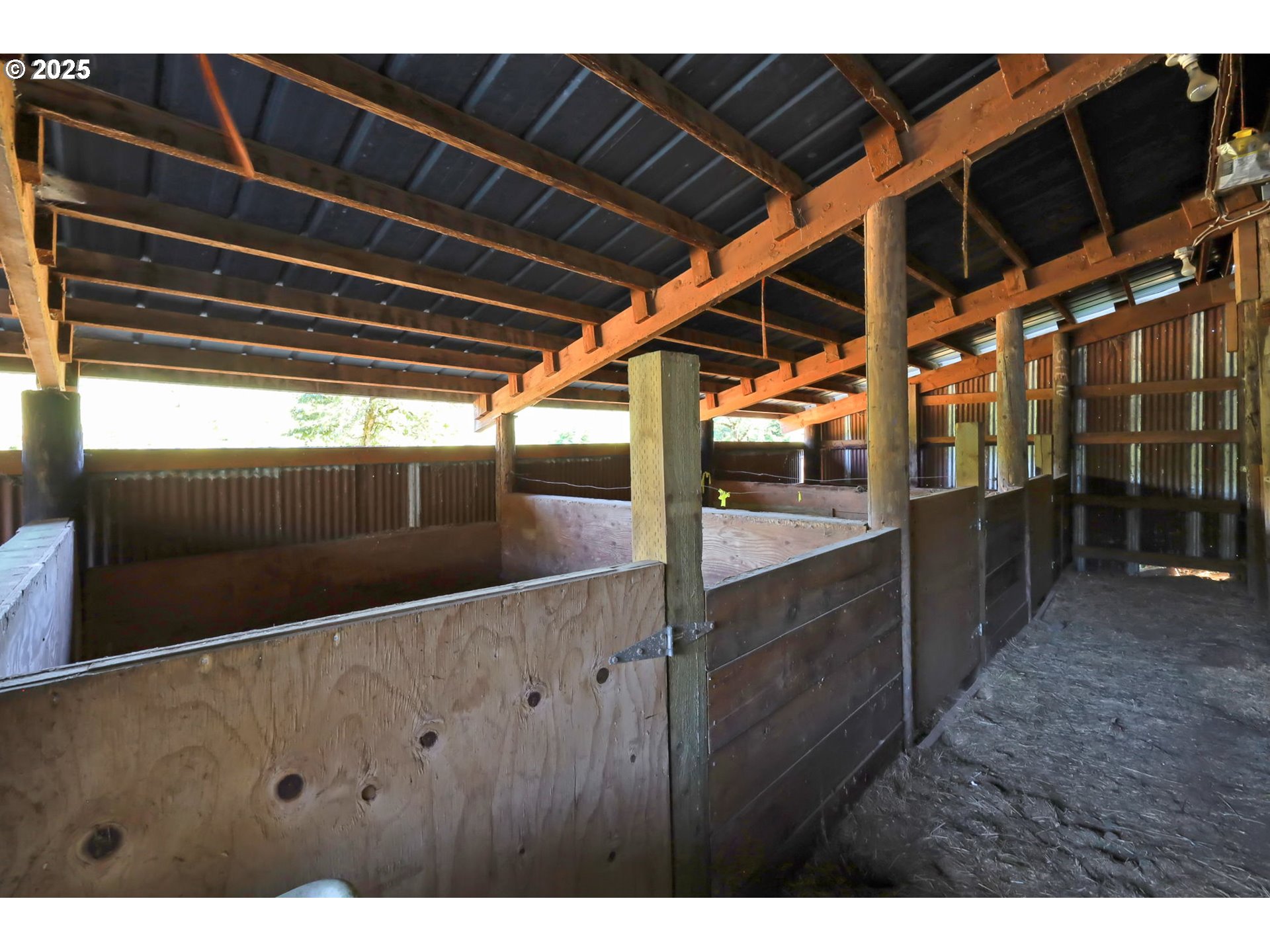 31145 Kenady Lane Cottage Grove, OR 97424 - Photo 36 of 47 a view of a garage