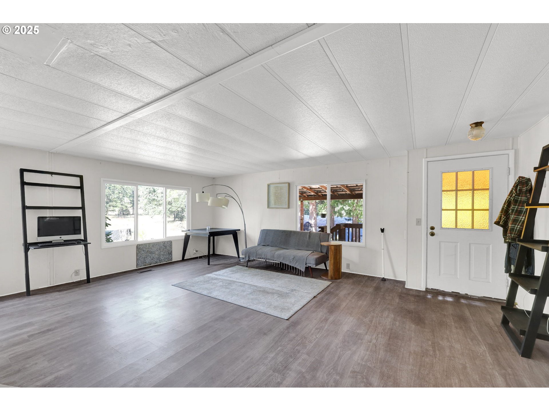 31145 Kenady Lane Cottage Grove, OR 97424 - Photo 9 of 47 a living room with furniture and a flat screen tv