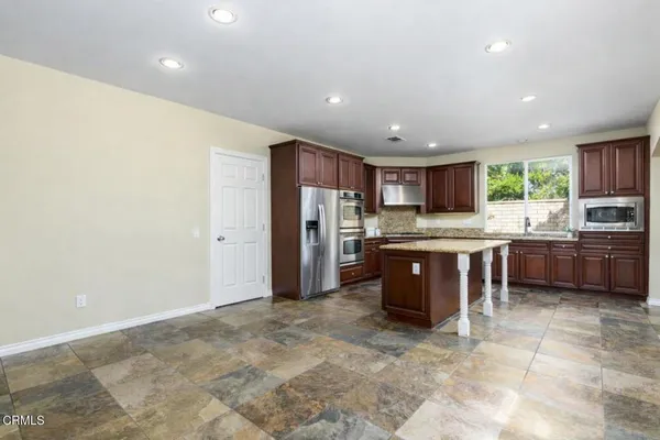 $1,215,000 | 167 Bellafonte Court, Camarillo, CA 93012