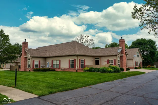 $229,900 | 1064 Laurelwood Lane, Greenwood, IN 46142