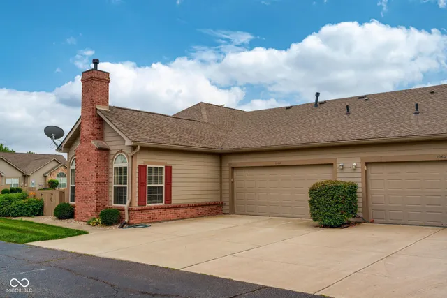 $229,900 | 1064 Laurelwood Lane, Greenwood, IN 46142