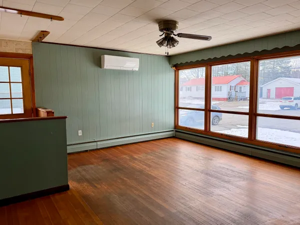 $99,000 | 12 Palm Street, East Millinocket, ME 04430