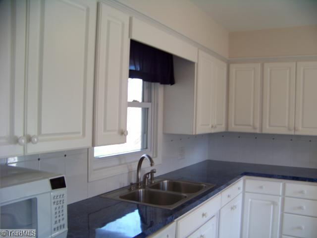 601 Rockspring Road High Point, NC 27262 - Photo 2 of 15 Kitchen.