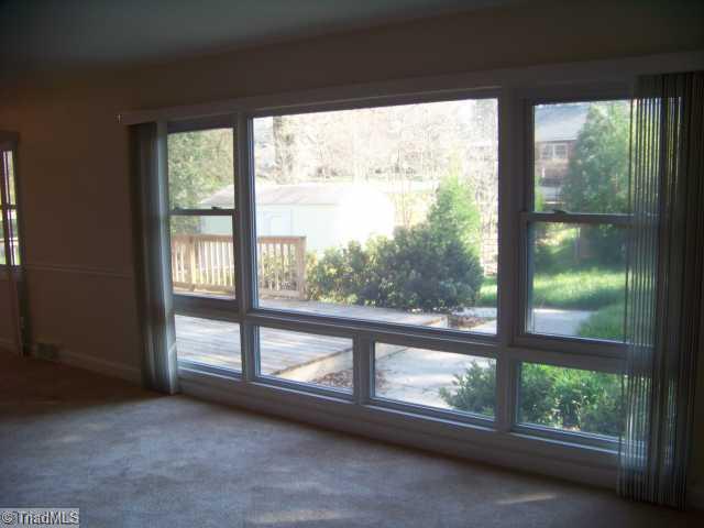 601 Rockspring Road High Point, NC 27262 - Photo 6 of 15 Living Room.