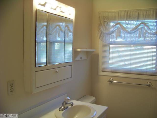 601 Rockspring Road High Point, NC 27262 - Photo 7 of 15 Master Bath/Spa.