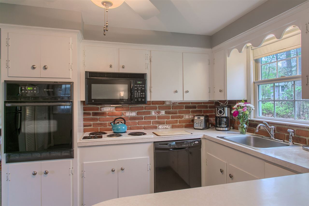 7 Little Nook Road Plaistow, NH 03865 - Photo 9 of 34 Gallery Image 9