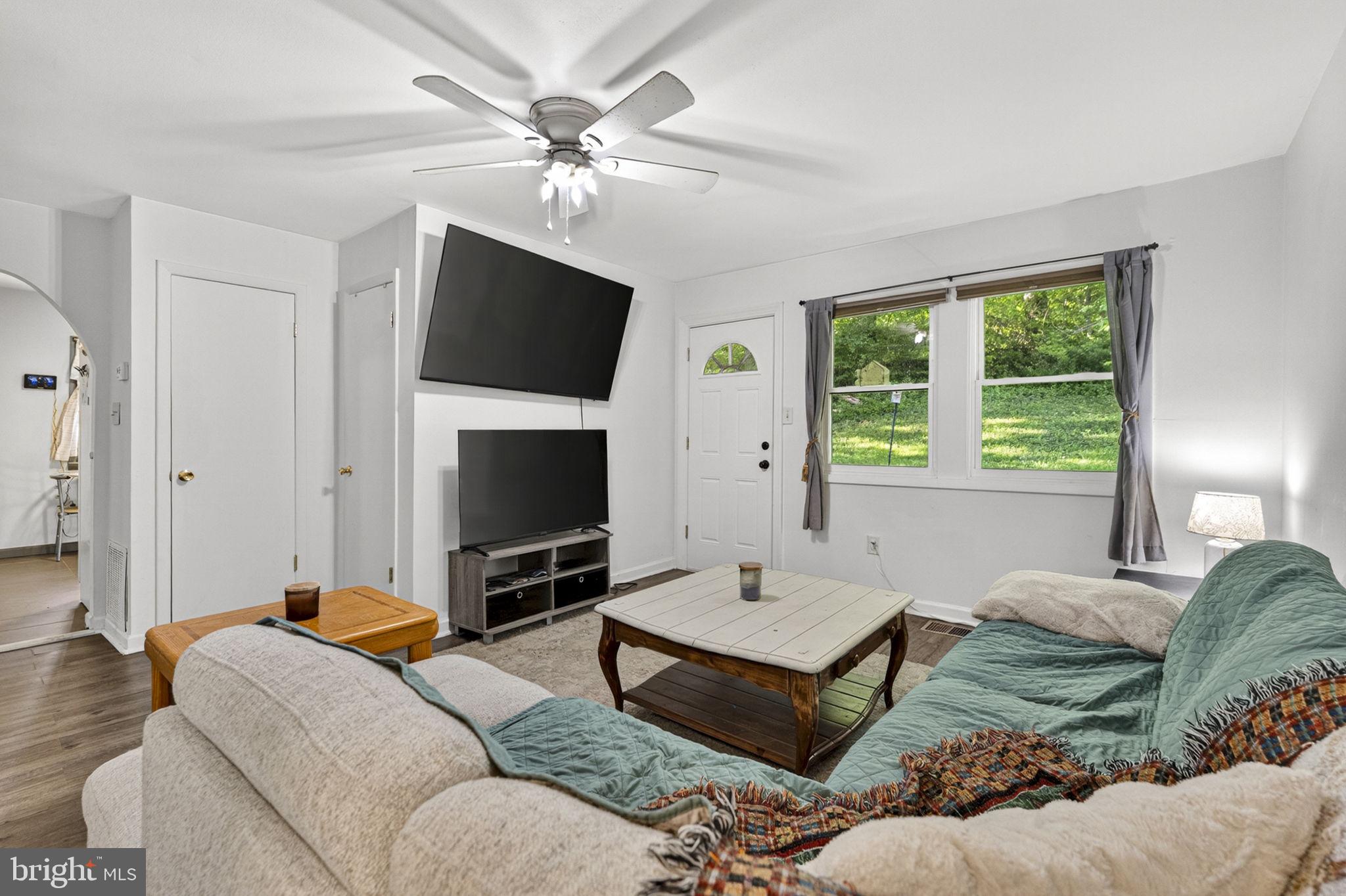 673 Creek Road Front Royal, VA 22630 - Photo 24 of 64 Bright and inviting living space.