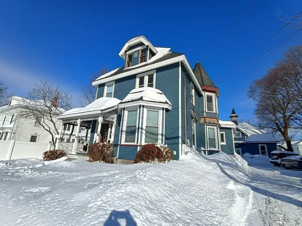 $2,700 | 292 Wilder Street, Unit 2, Lowell, MA 01851