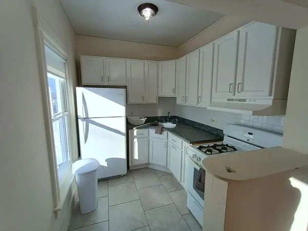 $2,700 | 292 Wilder Street, Unit 2, Lowell, MA 01851