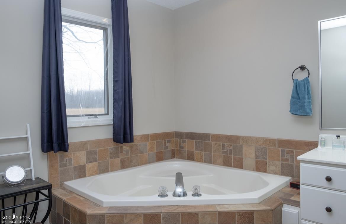 6363 Faragher Road Ovid, MI 48866 - Photo 11 of 24 50099192-10.JPG