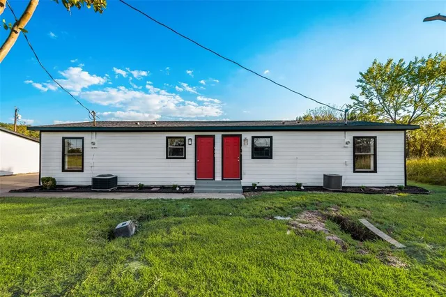 $350,000 | 109 Kelly Lane, Seven Points, TX 75143