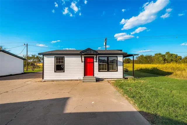 $350,000 | 109 Kelly Lane, Seven Points, TX 75143