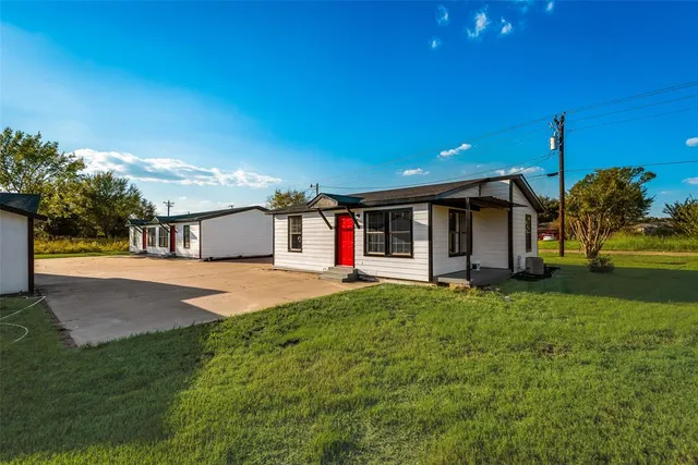 $350,000 | 109 Kelly Lane, Seven Points, TX 75143