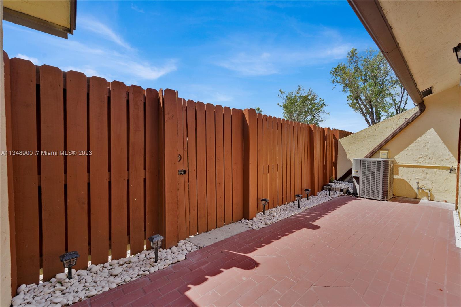 464 Springdale Circle, Unit 46D Palm Springs, FL 33461 - Photo 18 of 21 a view of a wooden fence