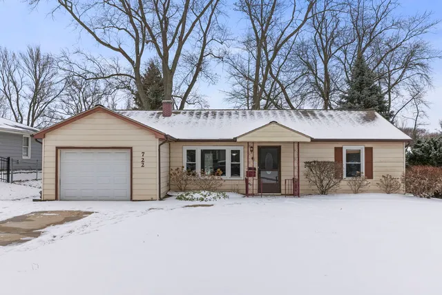 $350,000 | 722 Countryside Drive, Wheaton, IL 60187
