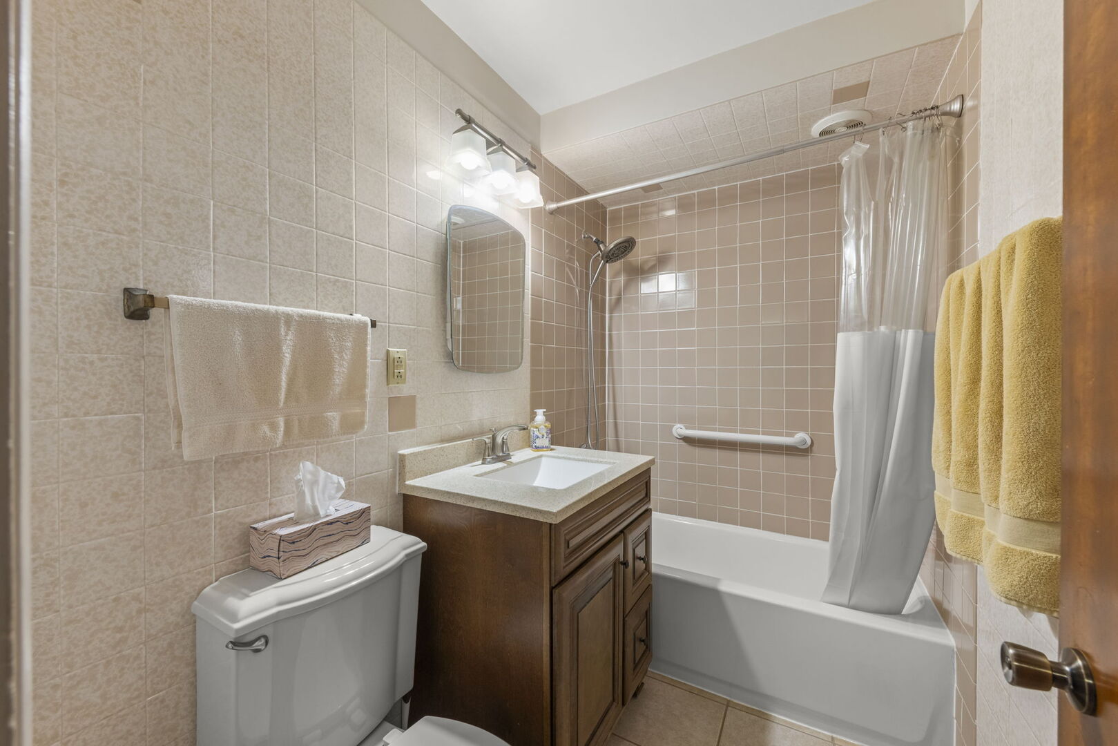 722 Countryside Drive Wheaton, IL 60187 - Photo 14 of 24