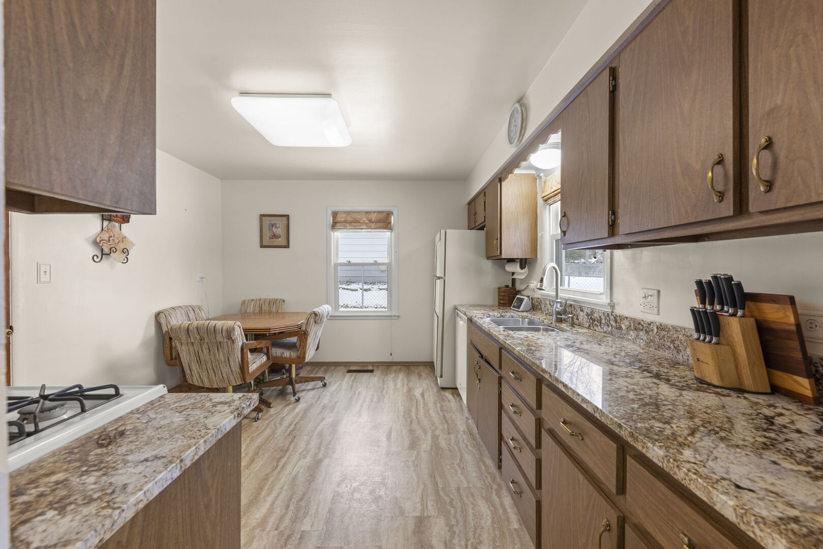 722 Countryside Drive Wheaton, IL 60187 - Photo 7 of 24