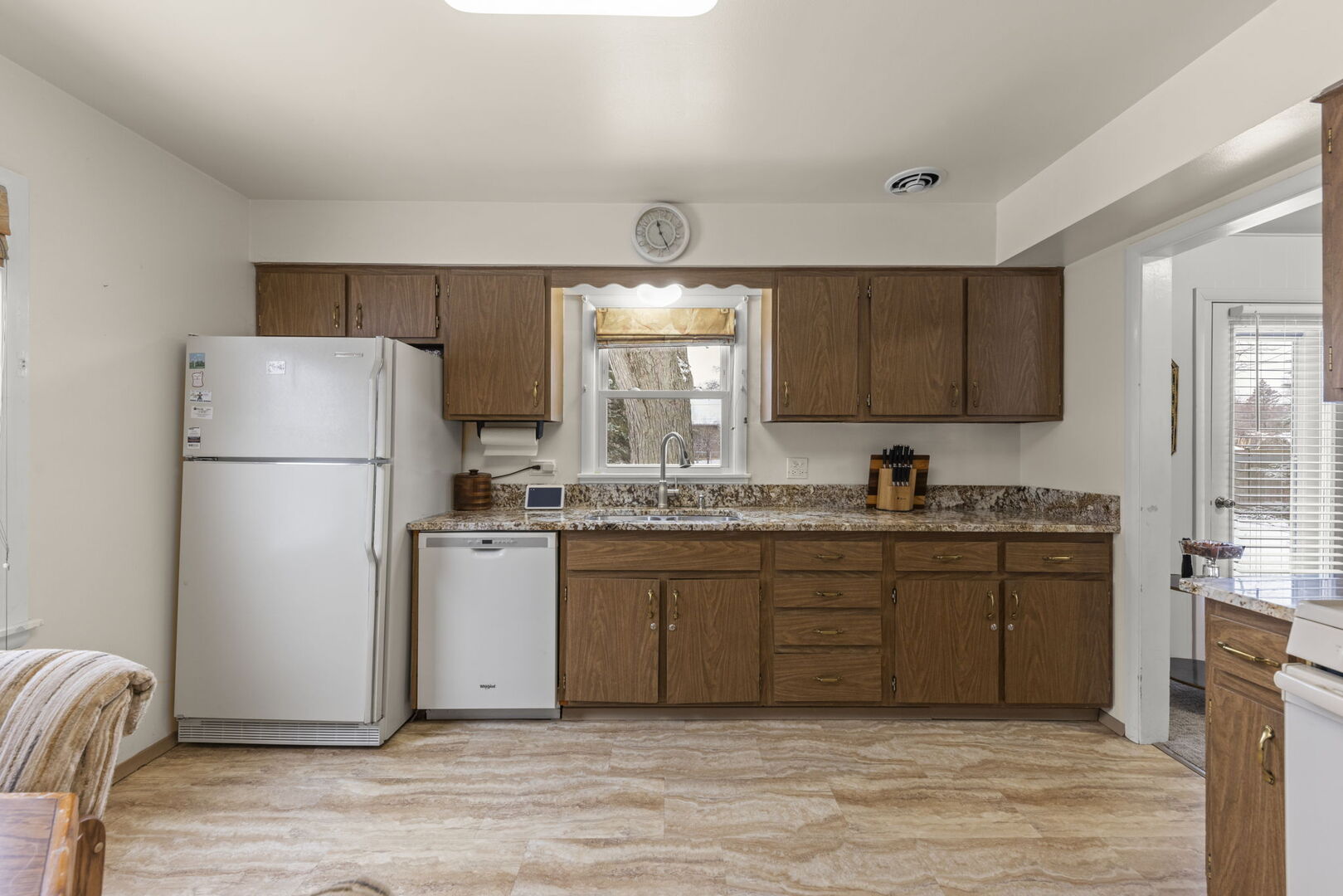 722 Countryside Drive Wheaton, IL 60187 - Photo 8 of 24