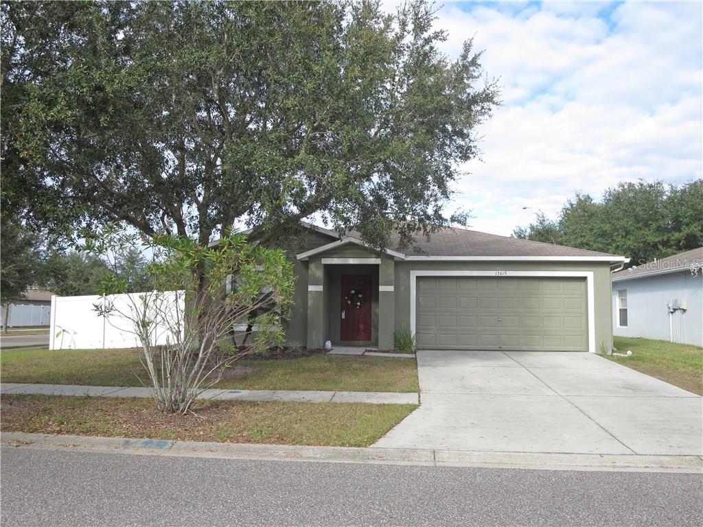 This handsome home on the corner of Fareham and Stoneview had new exterior paint and a brand new vinyl fence surrounding the entire yard.