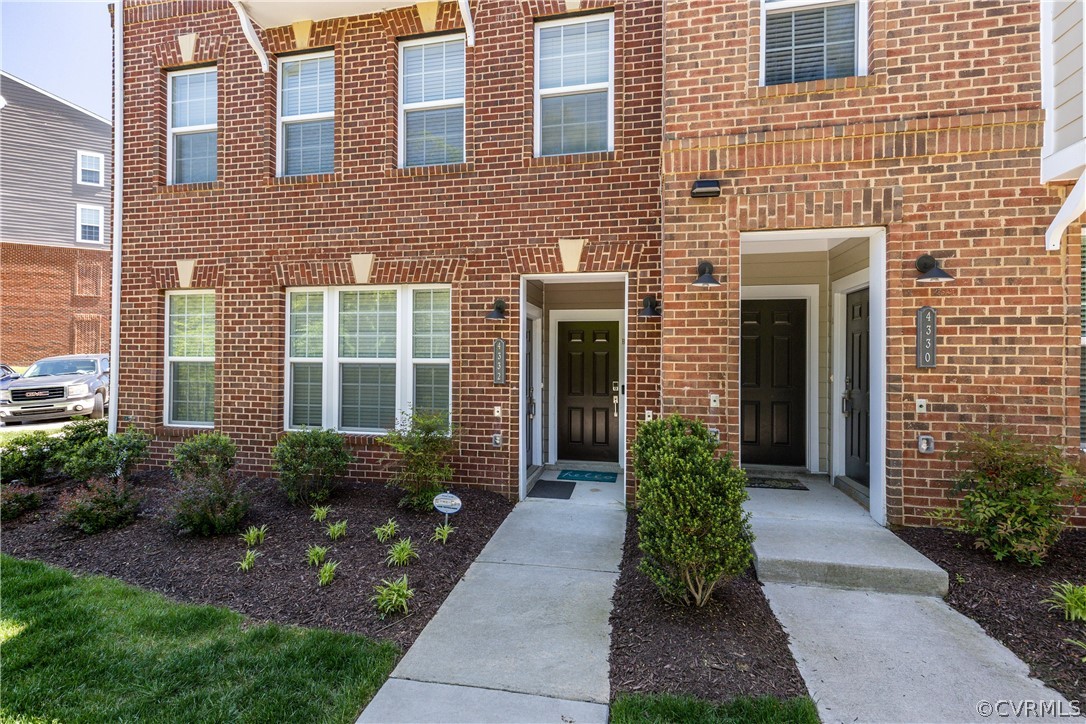 4332 Saunders Station Loop, Unit B Henrico, VA 23233 - Photo 3 of 42 a house view with a garden space
