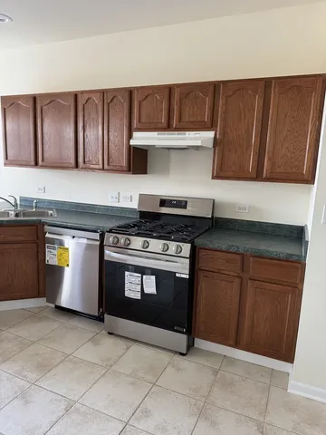 $340,000 | 505 Goodwin Drive, Bolingbrook, IL 60440