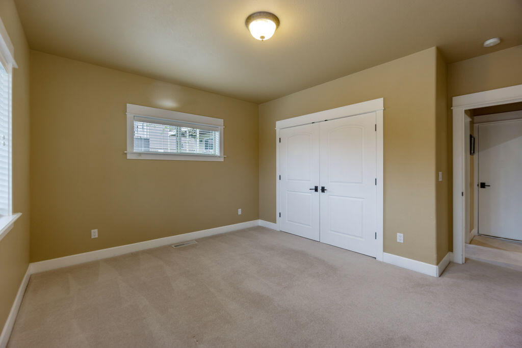 1315 Poppy Ridge Drive Eagle Point, OR 97524 - Photo 45 of 50 PR(57)
